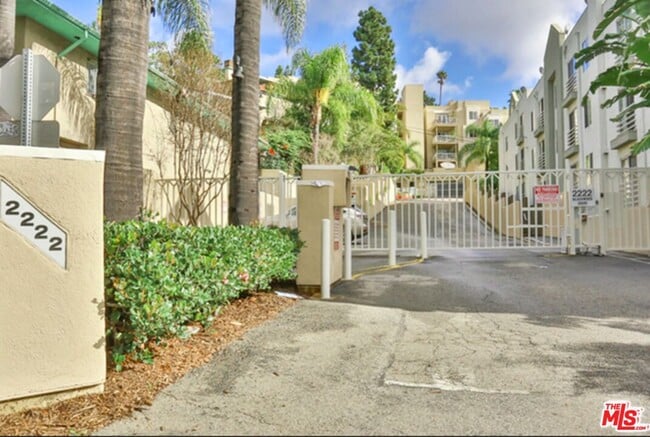 Photo - 2222 Beachwood Dr Unit 302