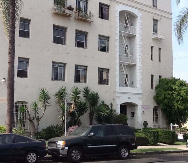 Photo - 901 S Kingsley Dr Apartment Unit 303