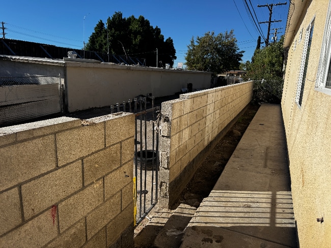 Photo - 1239 N Roxbury Dr