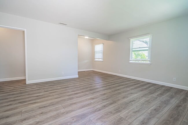 Photo - 2031 N Parish Pl
