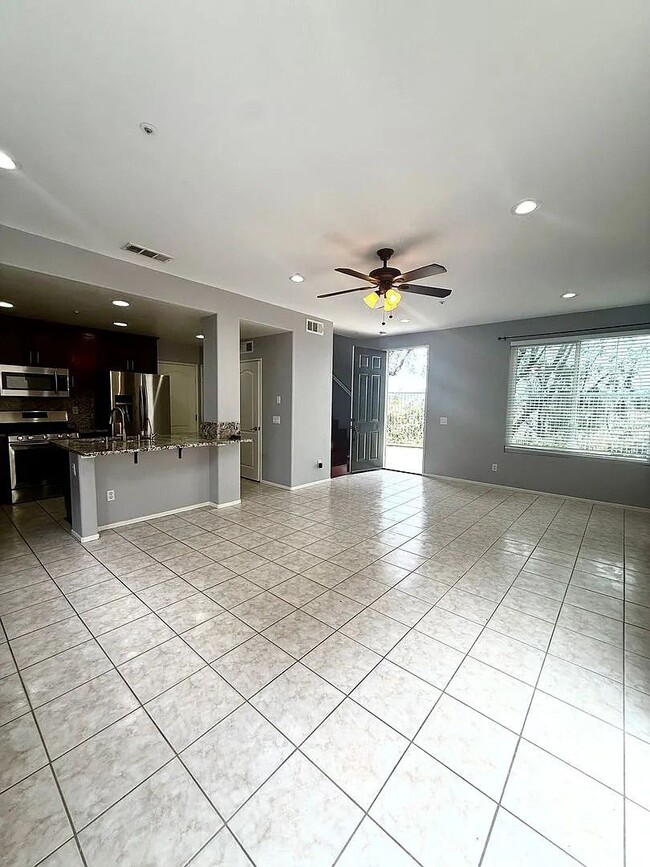 Photo - 301 N Navarette Pl