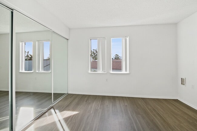 Building Photo - 21 California Ave