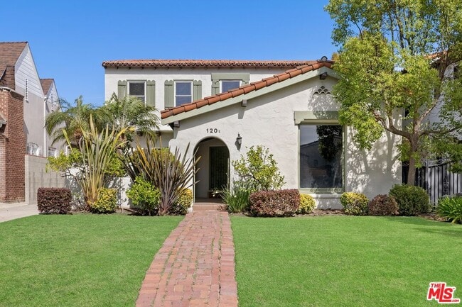 Building Photo - 120 S Poinsettia Pl