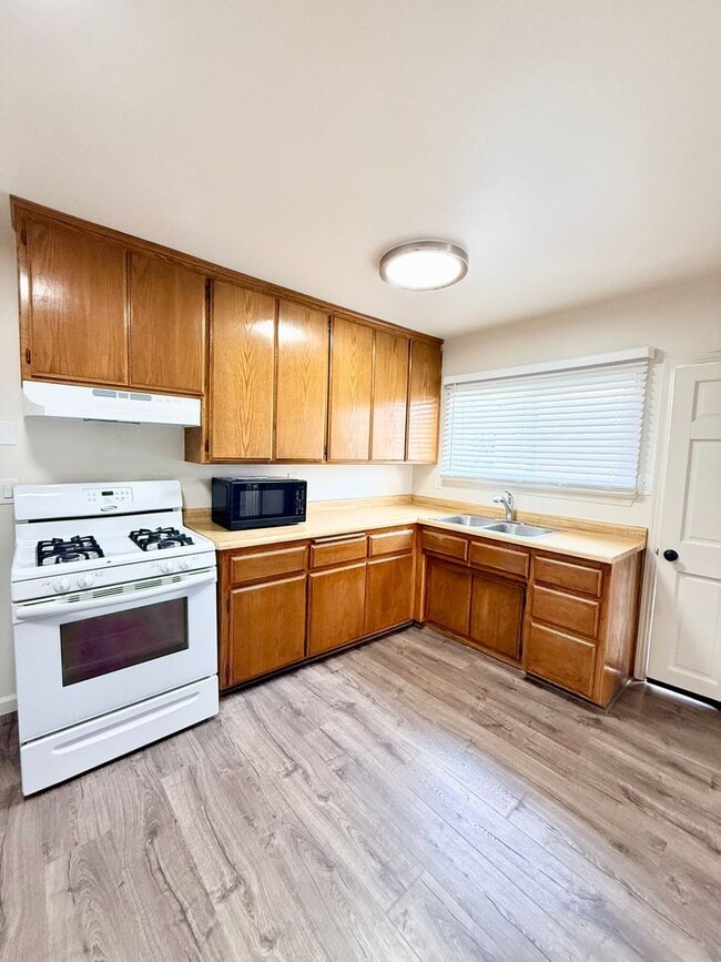 Photo - G232-P Unit 232 1/2