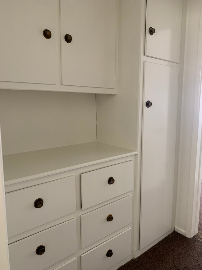 Closet space - 724 S Sycamore Ave
