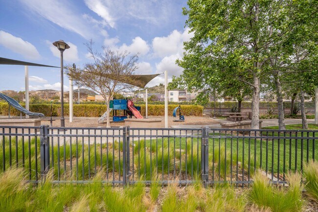 Building Photo - 343 Autumn Dr