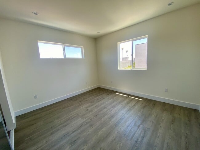 Photo - 4557 Pickford St Unit 4559 1/2