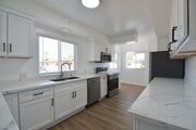 Photo - 1212 N Hollywood Way Apartment Unit E