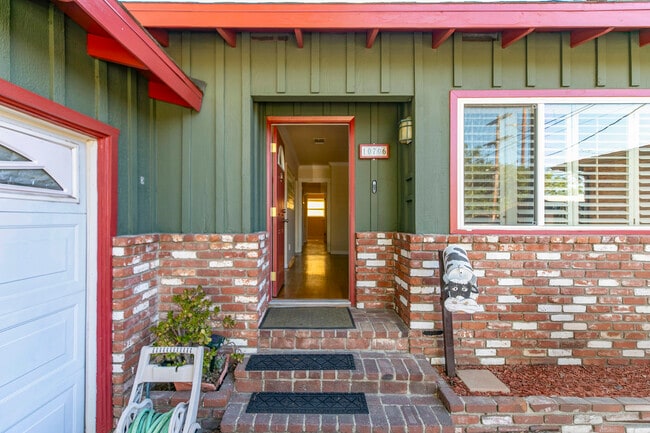Photo - 10706 Rhodesia Ave