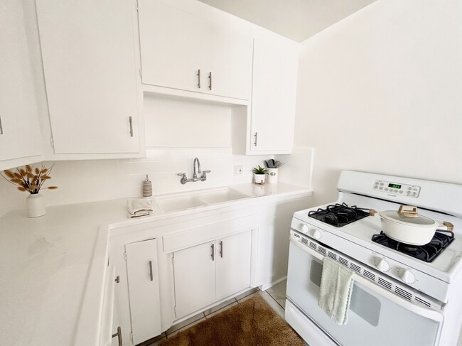Building Photo - 4014 Perlita Ave