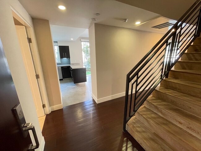 Photo - 1666 Greenfield Ave