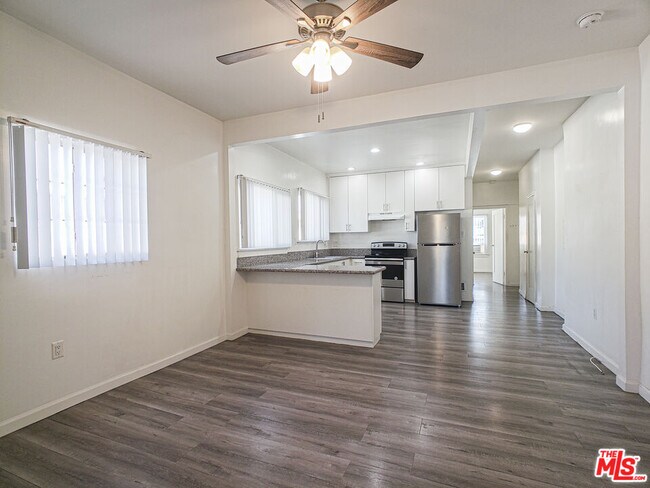 Photo - 336 S Wilton Pl Unit 336 1/2