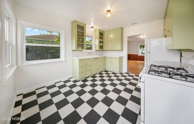 Photo - 224 N F St