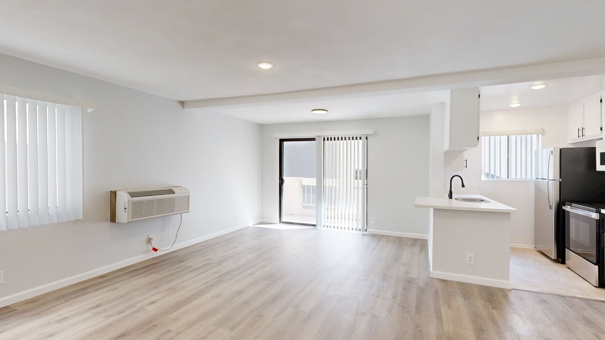 3D Tour - 132 S Clark Dr