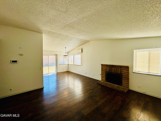 Photo - 2308 Edam St