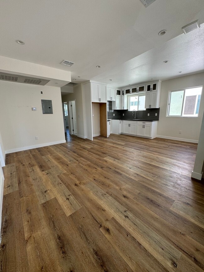 Photo - 5871 Towne Ave