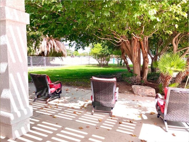 Photo - 82800 Avenue 58