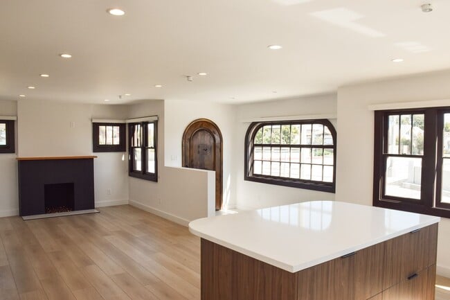 Building Photo - 317 Ocean Park Blvd Unit 2528