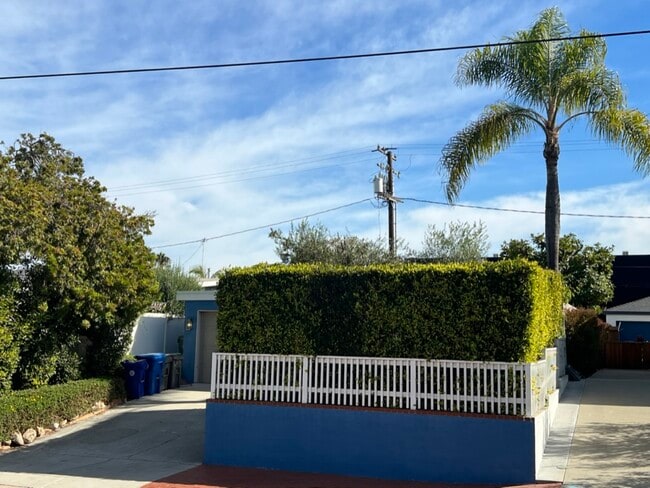 Photo - 3200 Oak Ave