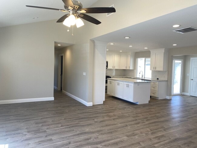 Completely remodeled 3 bed, 2 1/2 bath sin... - Completely remodeled 3 bed, 2 1/2 bath sin... House