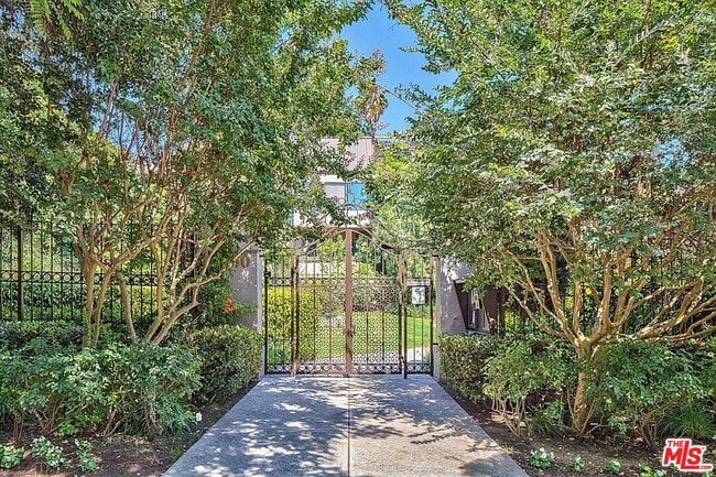 Photo - 950 Kings Rd Unit 143