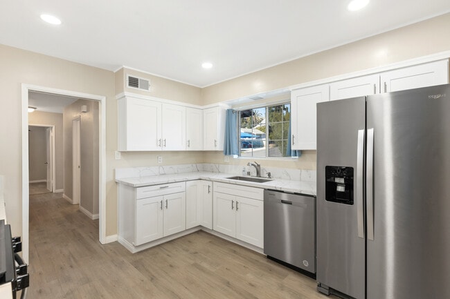 Photo - 7741 High St