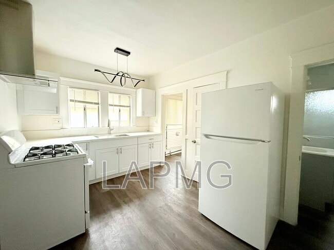 Photo - 1910.5 Daly St