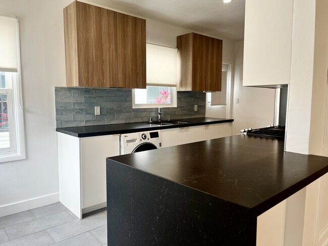Kitchen - 416 Longfellow Ave