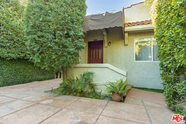 Building Photo - 843 N Ogden Dr Rental