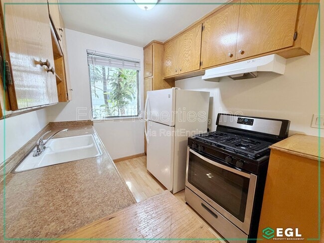 Photo - 1755 N Kenmore Ave Unit 3