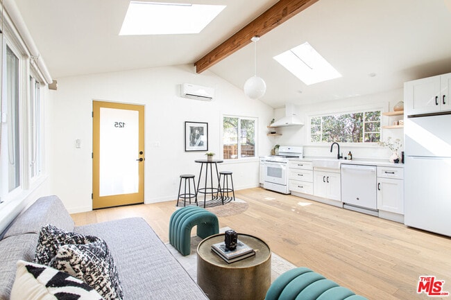 Photo - 125 Hackett Pl