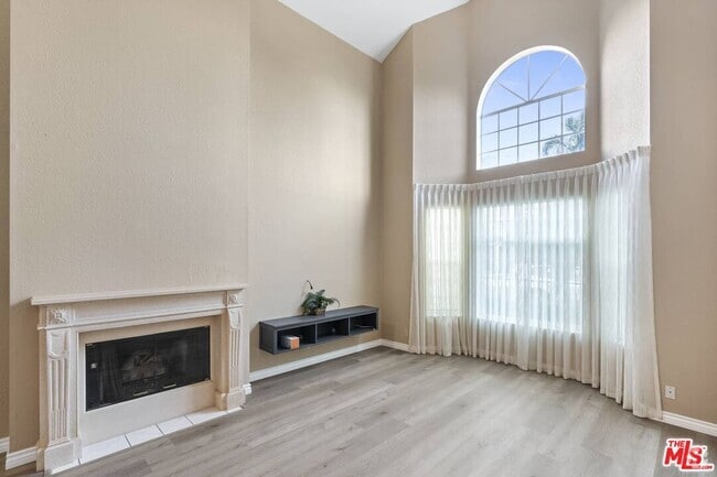 Building Photo - 2210 Graham Ave Rental