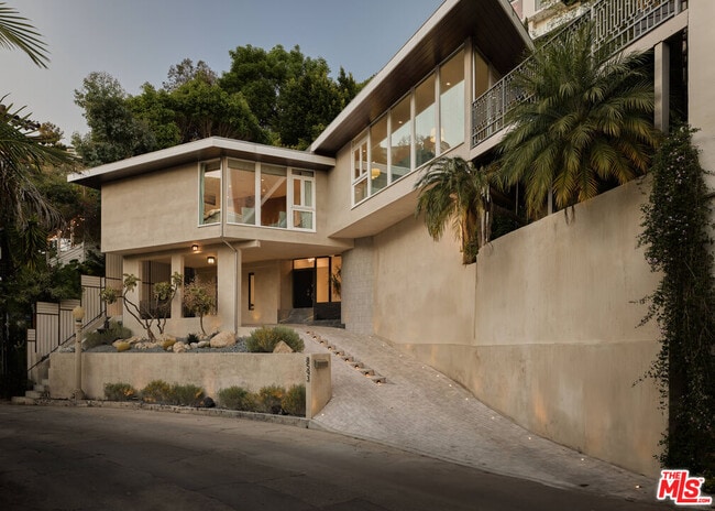 Building Photo - 8593 Hollywood Blvd