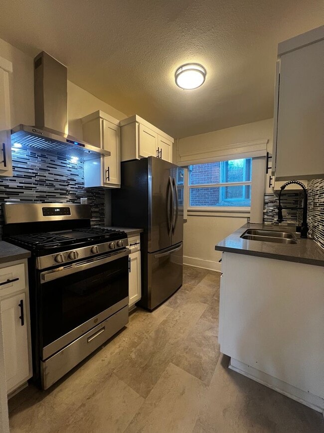 MOVE IN SPECIAL - Modern DTLB living with ... - MOVE IN SPECIAL - Modern DTLB living with ... Apartment Unit 707