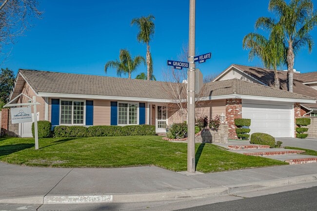 Building Photo - COMING SOON! Single Story 3 Bedroom Home F...