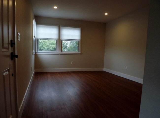 Building Photo - 722 7th St Unit 722 7th Street