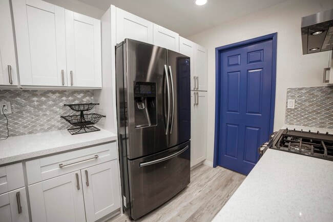 Photo - 20651 Roscoe Blvd