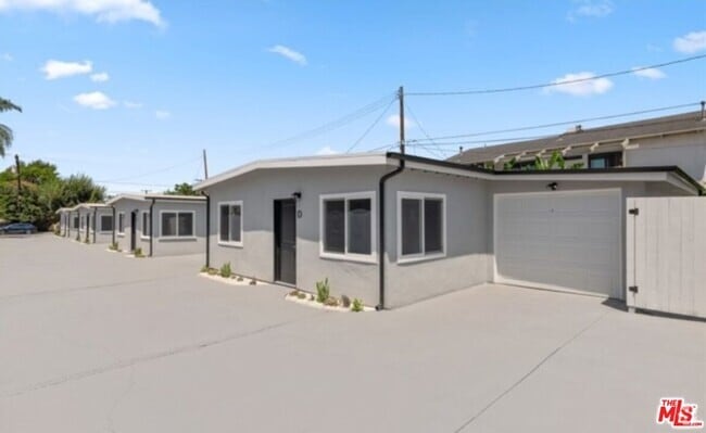 Building Photo - 2658 Santa Ana Ave Rental