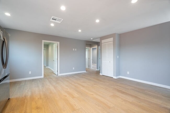 Photo - 1049 W 62nd St Unit 1049 1/2