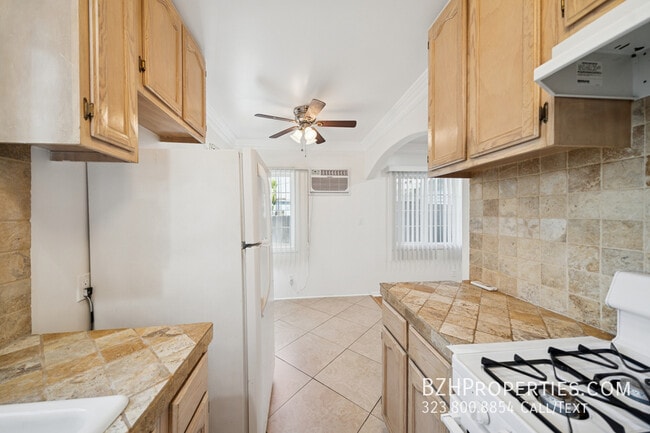 Photo - 710 Westmount Dr Unit A