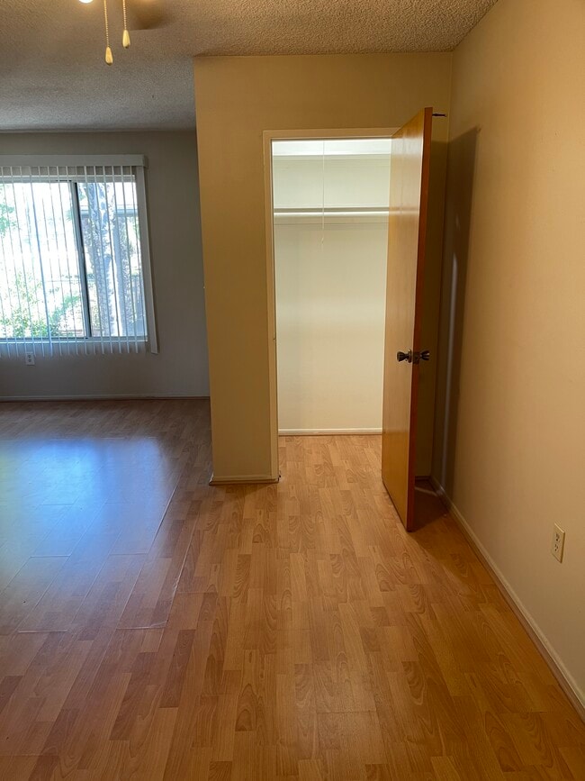 Photo - 3146 Rowena Ave