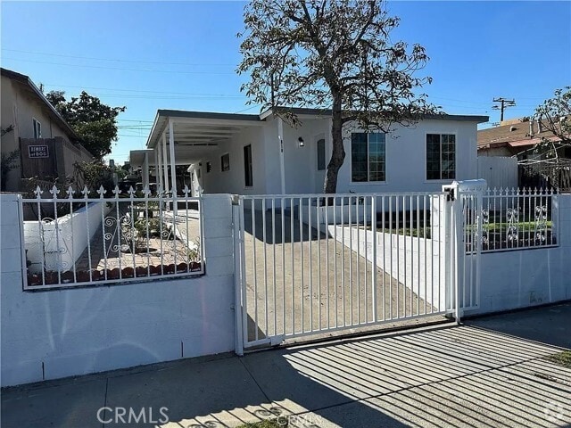 Building Photo - 810 E Realty St Rental