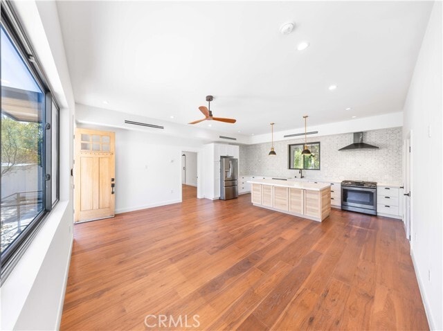 Photo - 7503 Hesperia Ave