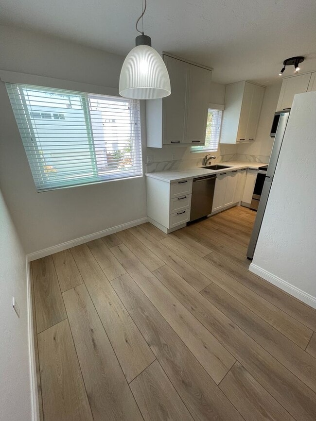 Building Photo - 2238 Manchester Ave Unit 2