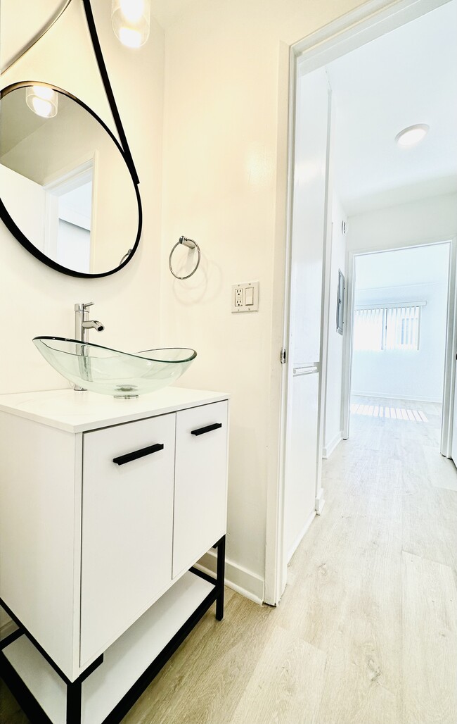 Photo - 2332 S Bentley Ave