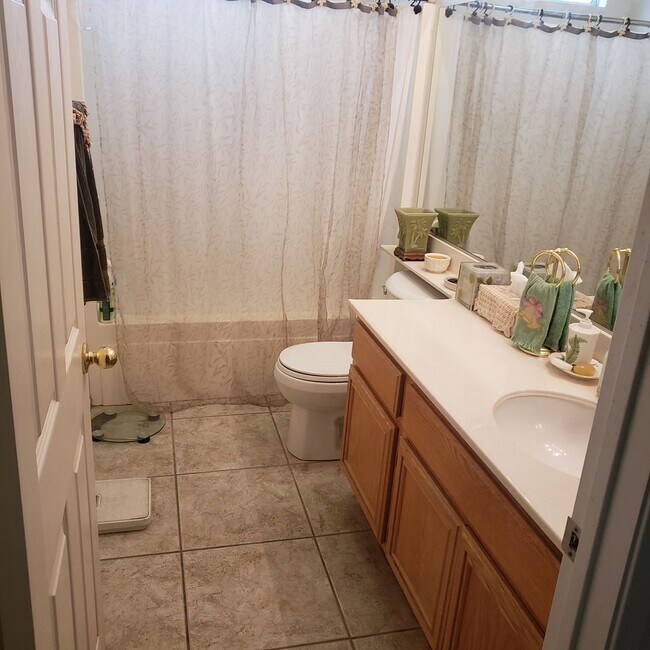 Photo - (Mission Grove) 5 BEDROOM, 1 bedroom downstairs! HOUSE!