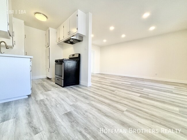 Photo - 1088 W 39th St Unit 11