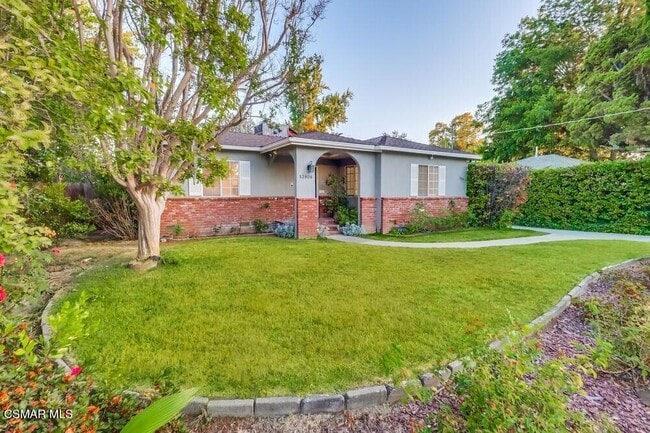 Photo - 13906 Sylvan St House