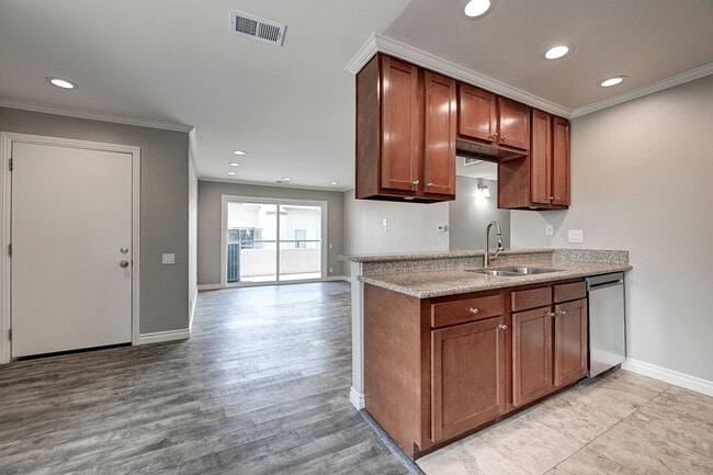 Building Photo - Now Available for Lease – Updated Upstairs... Rental