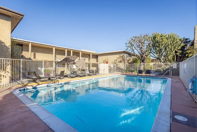 Building Photo - 4727 W 147th St Unit 202